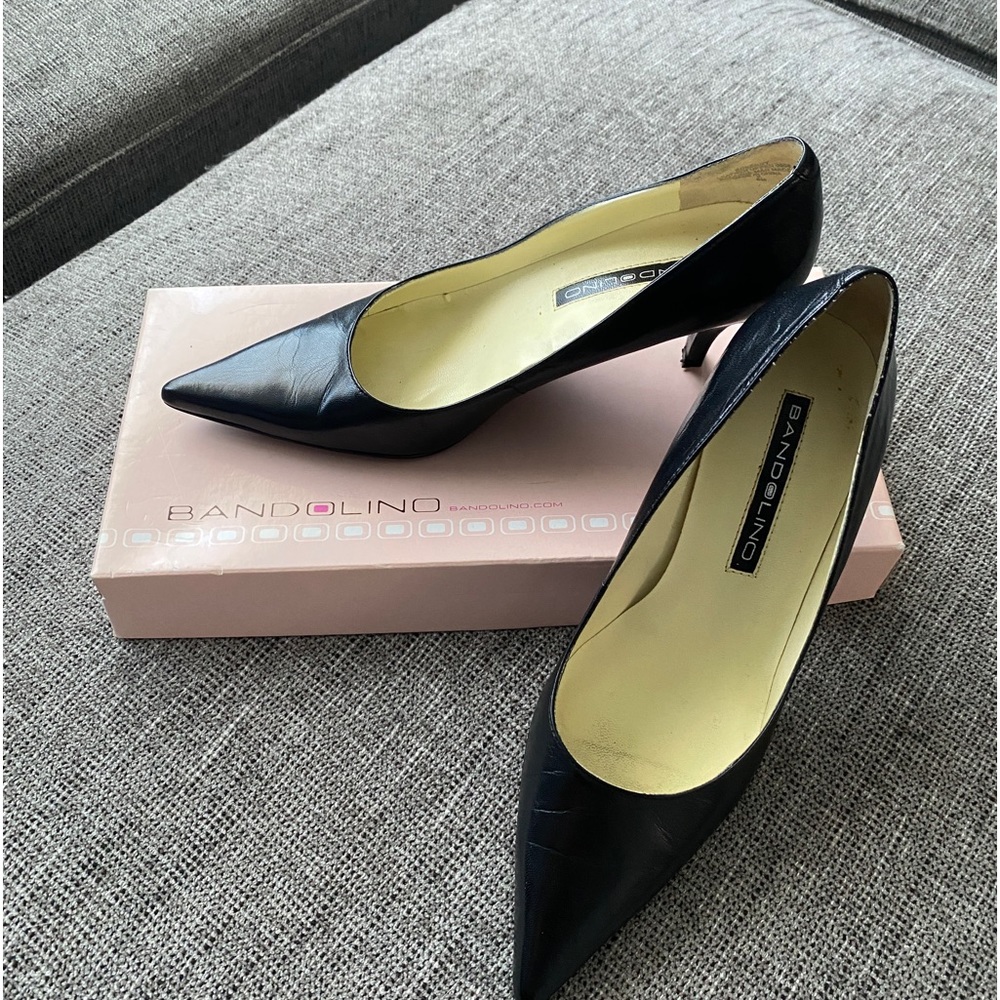 Size 6  Bandolino Kitten Heel Pumps Black